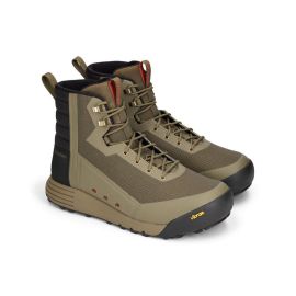 Seitenansicht des Simms Access Wading Boot in der Farbe Dark Stone, die das leichte TPU-gewebte Obermaterial und die robuste Vibram-Außensohle zeigt.