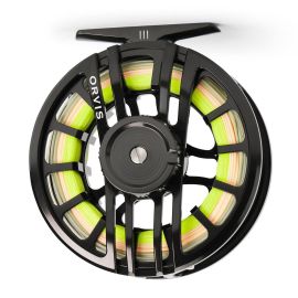 Direkte Rückansicht des Rahmens der schwarzen ORVIS Hydros Fliegenrolle; im Fokus steht der große, ergonomische Bremsknauf mit kontrastierendem silbernem Innenring und gravierter Einstellskala.
