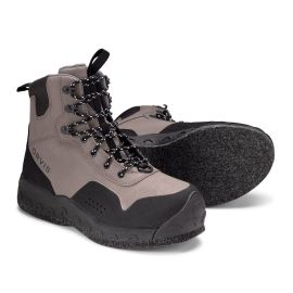 Seitenansicht des ORVIS Clearwater Damen-Watschuhs mit Filzsohle; dargestellt sind das robuste, graue Synthetikleder-Obermaterial, die schwarzen Scratch-Rubber-Verstärkungen an Zehen und Ferse sowie die weiße Filz-Laufsohle.
