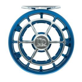 Vorderansicht der Ross Reels Evolution R Salt Fliegenrolle in Matte Blue; zu sehen sind der mattblaue Aluminiumrahmen mit kreisförmigen Belüftungsaussparungen und das große, silberne, integrierte Bremsrad mit eingraviertem RR-Logo
