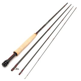 Die vierteilige Scott GT Fliegenrutenserie in der Übersicht; dunkelgrauer Blank mit weinroten Akzenten und hochwertigem Korkgriff.