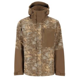 Vorderansicht der Simms Challenger Jacket '26 im Windy Jasper Camo-Design (Hellbraun); zeigt die technische 3-Lagen-Konstruktion und die Brusttaschen.