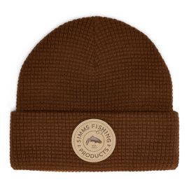 Simms Everyday Waffle Knit Beanie in Cobia, rotbraune Strickmütze im Waffelstrick mit rundem Simms Patch auf dem Umschlag, Ansicht von vorne