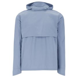 Vorderansicht des hellblauen Simms Latitude Hoodys auf weißem Hintergrund; zeigt die integrierten Gesichtsmaske und die technische Materialkombination