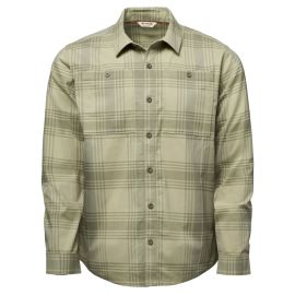 Simms Tailout Flannel Louie Plaid in Willow, Vorderansicht des salbeigrün karierten Flanellhemds mit helleren Karostreifen, Kragen, Knopfleiste mit grünen Knöpfen, zwei Brusttaschen mit Knopf und Simms Etikett im Nacken