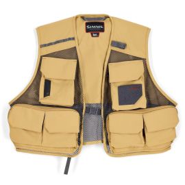 Vorderansicht der Simms Tributary Weste in beige mit optimierter Taschenstruktur für Fliegenboxen und Zubehör.