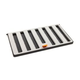 Smith Creek FlyVue Picket Fence Fly Storage Tray in 3D-Schrägansicht mit Mikroschlitzen und Rillenstruktur