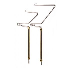 Vergleichsansicht der Veniard Whip Finish Rotary Knotenbinder in Größe Small (links) und Größe Large (rechts) mit poliertem Messinggriff und geformtem Edelstahl-Draht auf weißem Hintergrund