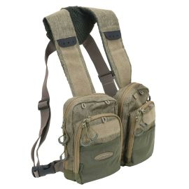 Vision Double D Chest Pack in Nutria mit zwei großen Hauptfächern, robustem Tragesystem und Befestigungsschlaufen für Angelzubehör.