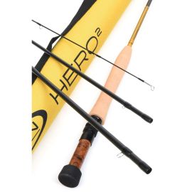 Nahaufnahme des Fliegenruten-Blanks, des Rollenhalters und des Kork-Griffs einer Vision Nymphing Hero² Fliegenrute auf weißem Hintergrund.